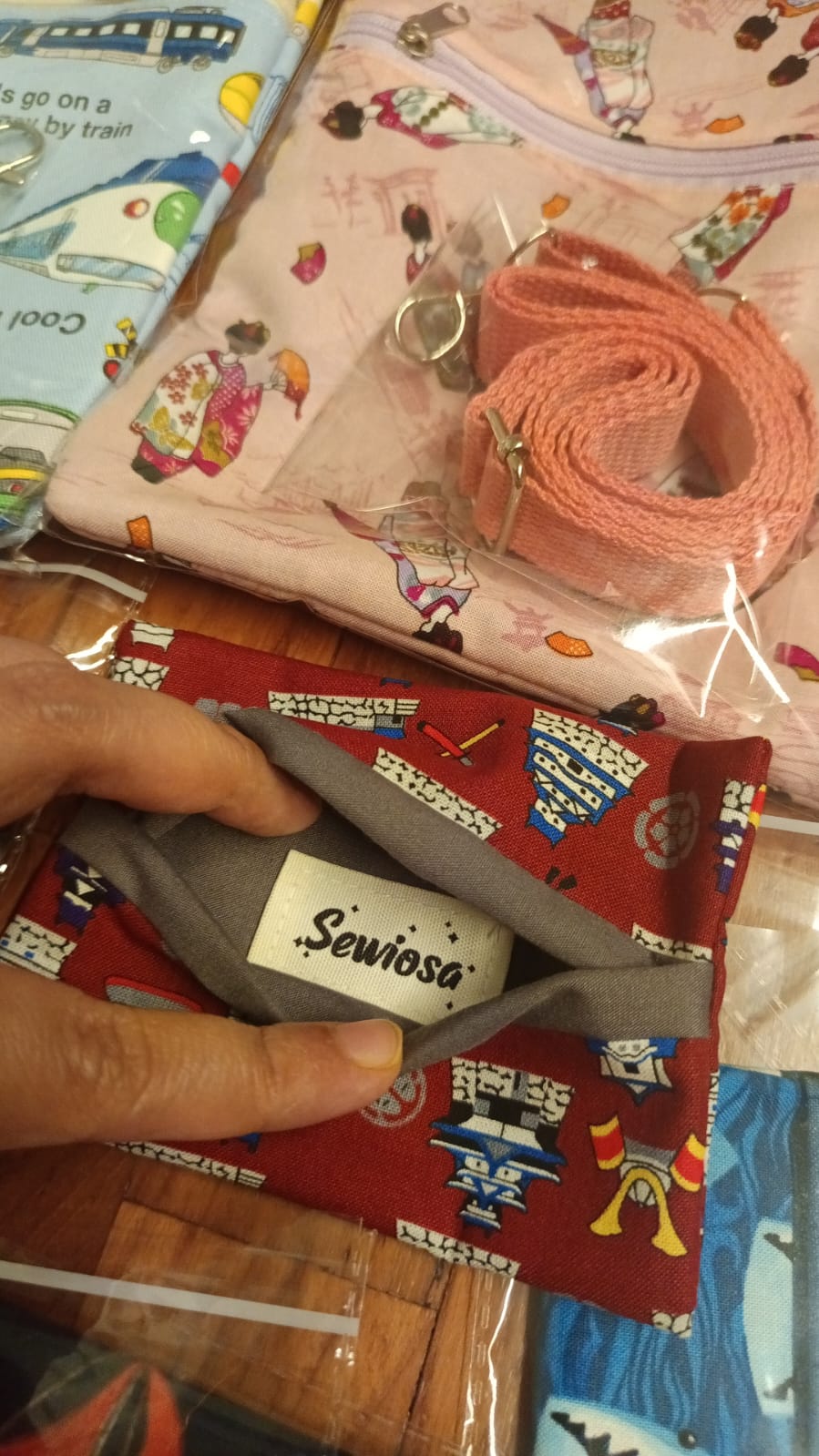 Handmade tissue pouch